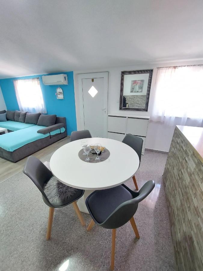 Apartman Ana Štinjan Екстериор снимка