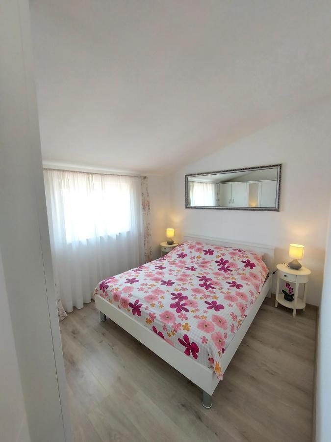 Apartman Ana Štinjan Екстериор снимка